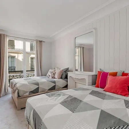Luxury 5-bed - Opposite The Eiffel Tower - Located On Avenue Kleber *