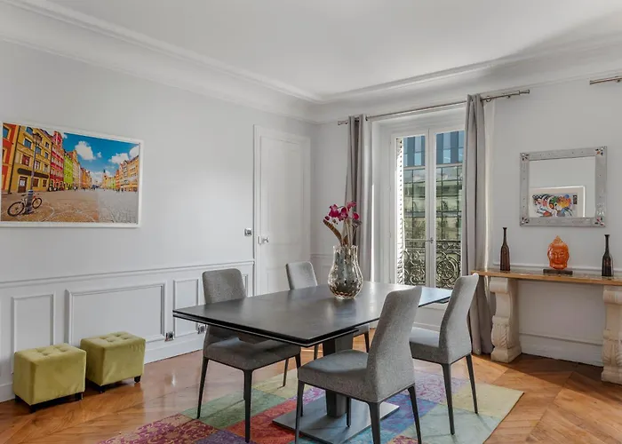 Luxury 5-bed - Opposite The Eiffel Tower - Located On Avenue Kleber شقة باريس
