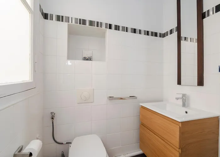 Luxury 5-bed - Opposite The Eiffel Tower - Located On Avenue Kleber