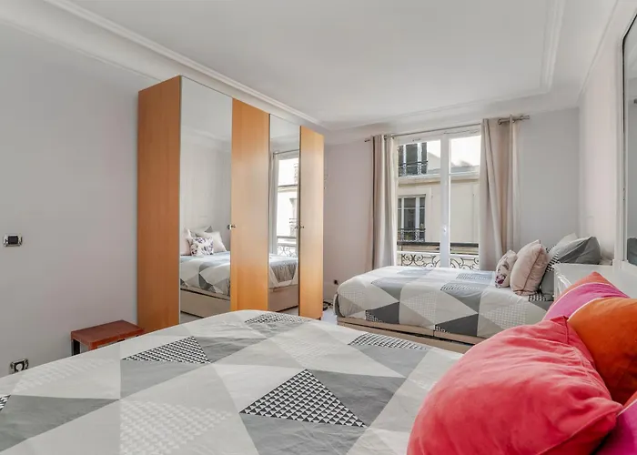Luxury 5-bed - Opposite The Eiffel Tower - Located On Avenue Kleber