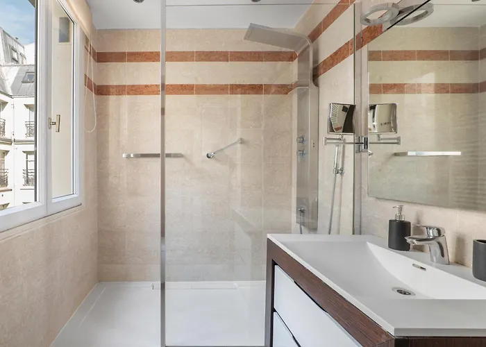 Luxury 5-bed - Opposite The Eiffel Tower - Located On Avenue Kleber شقة باريس