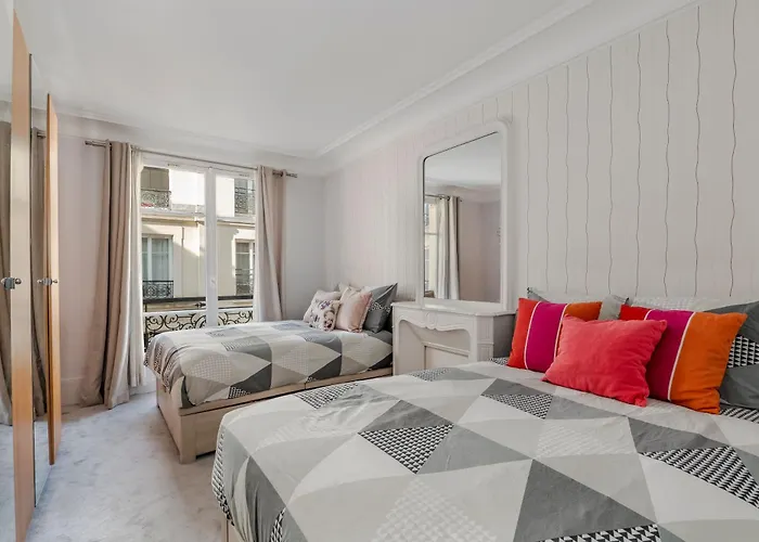 Luxury 5-bed - Opposite The Eiffel Tower - Located On Avenue Kleber *