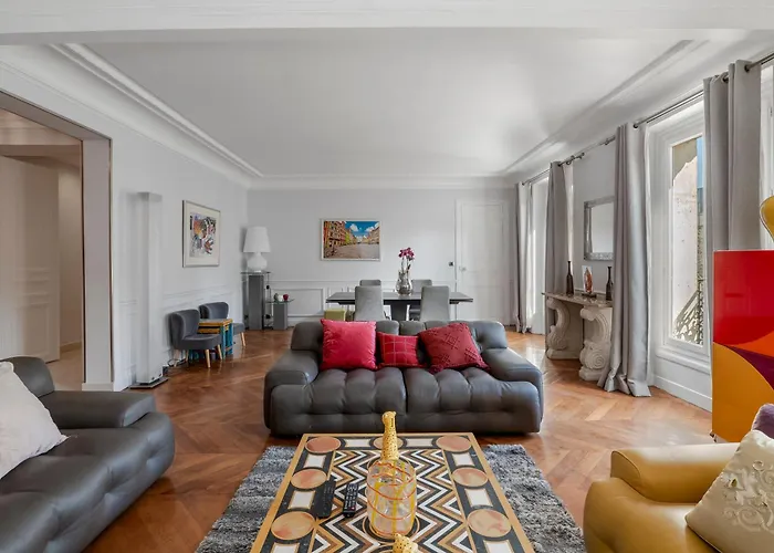 Luxury 5-bed - Opposite The Eiffel Tower - Located On Avenue Kleber