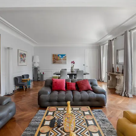 Luxury 5-bed - Opposite The Eiffel Tower - Located On Avenue Kleber