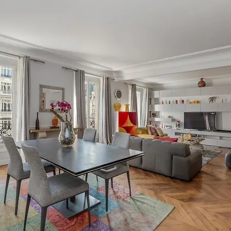 Luxury 5-bed - Opposite The Eiffel Tower - Located On Avenue Kleber * Paris