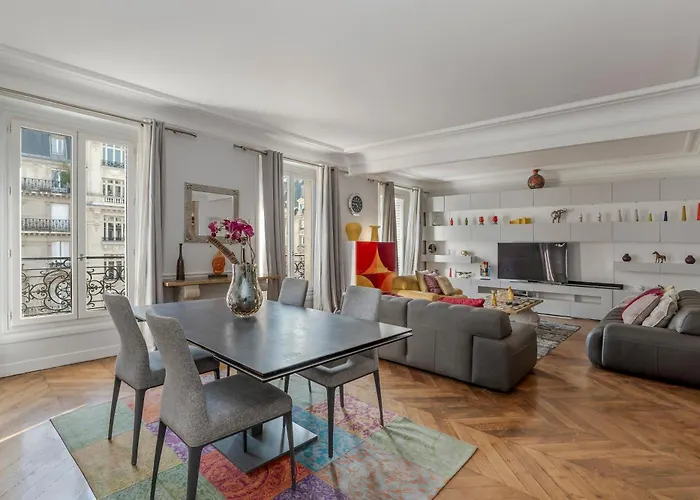 Luxury 5-bed - Opposite The Eiffel Tower - Located On Avenue Kleber * Paris