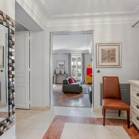 4 Bedroom Avenue Kleber Apartment *