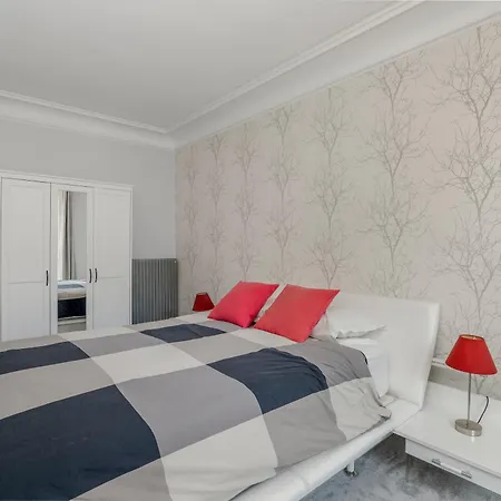 Apartment 4 Bedroom Avenue Kleber *