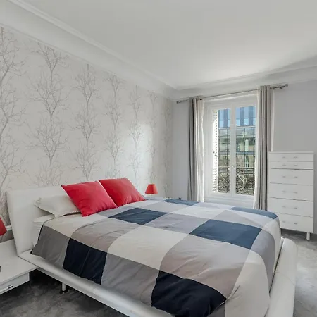 Apartment 4 Bedroom Avenue Kleber